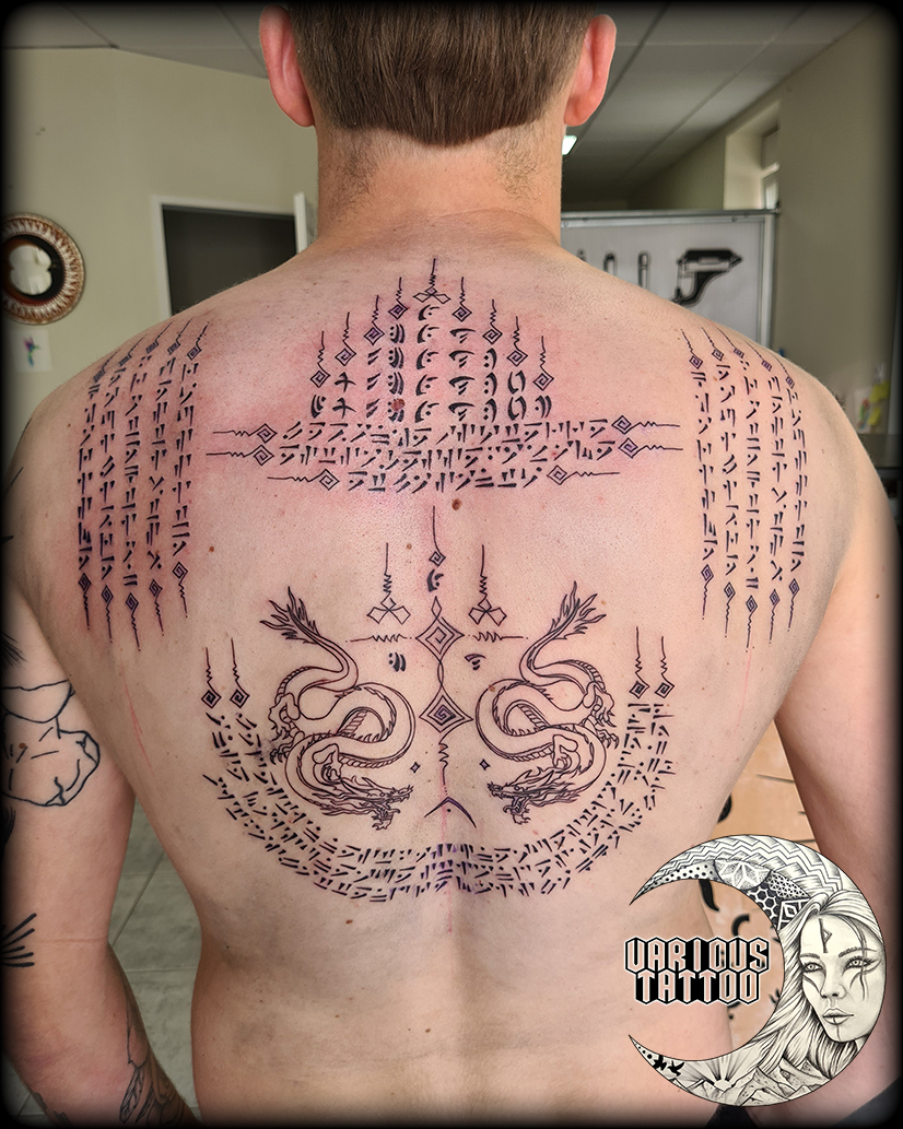 &laquo;&nbsp;Sak yant draconique